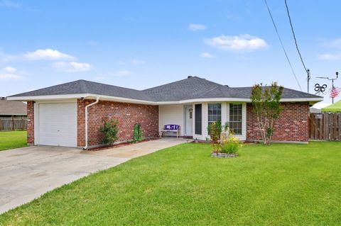 Homes For Sale - 3010 Elmwood Circle<br/> Houma, LA 70363