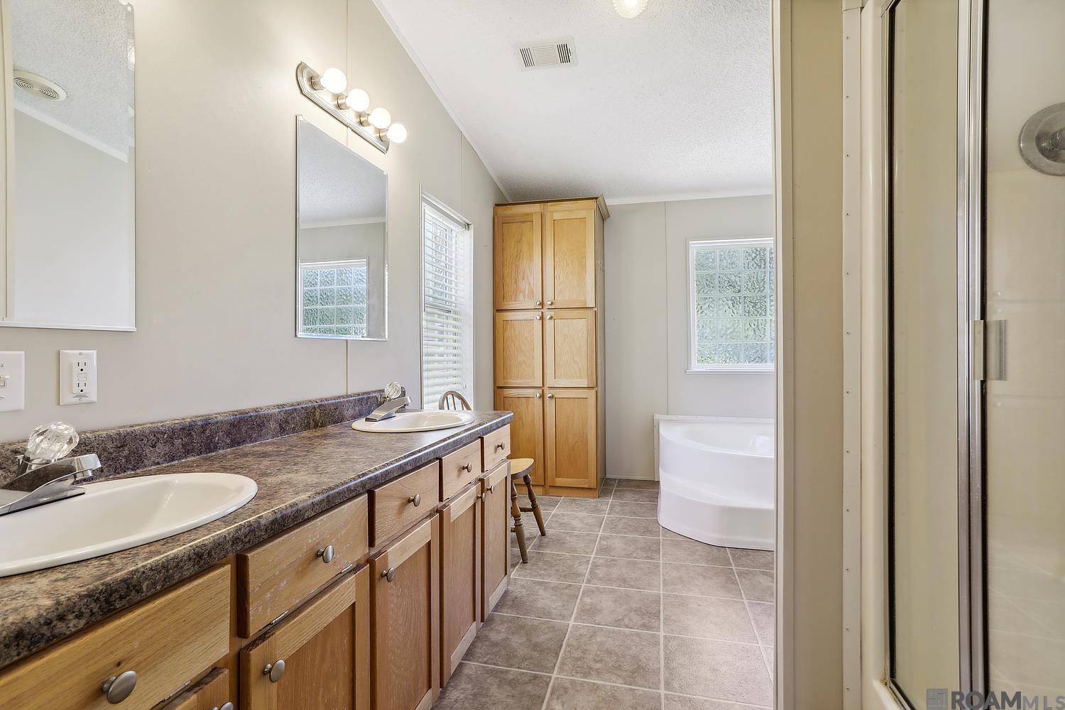 12376 Cleo Rd, Gonzales, Louisiana image 10