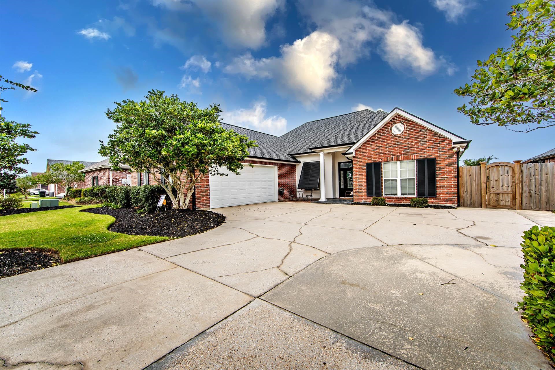 222 Ravensaide Drive, Houma, Louisiana image 2