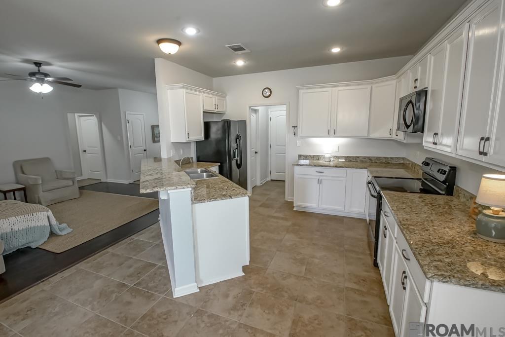 42438 Harborstone Ave, Prairieville, Louisiana image 4