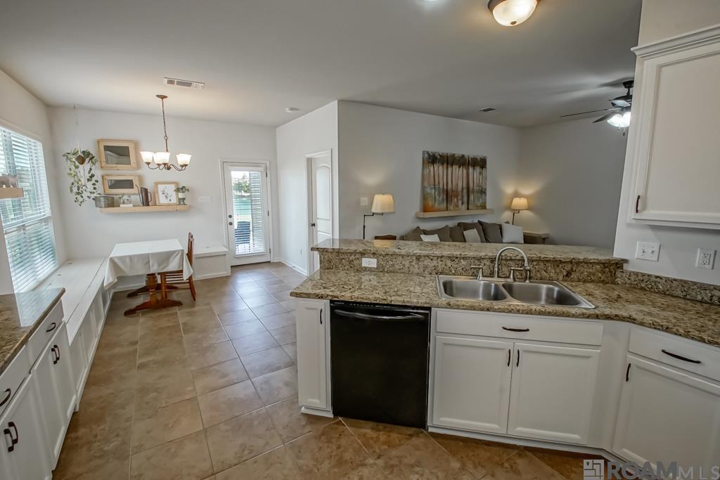 42438 Harborstone Ave, Prairieville, Louisiana image 17