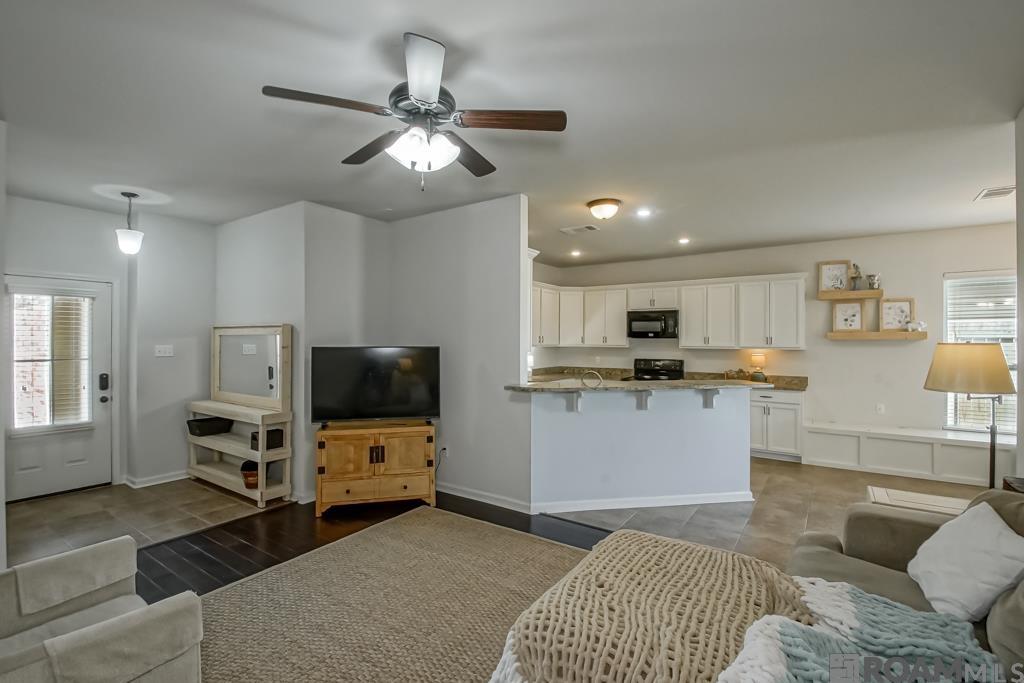 42438 Harborstone Ave, Prairieville, Louisiana image 3