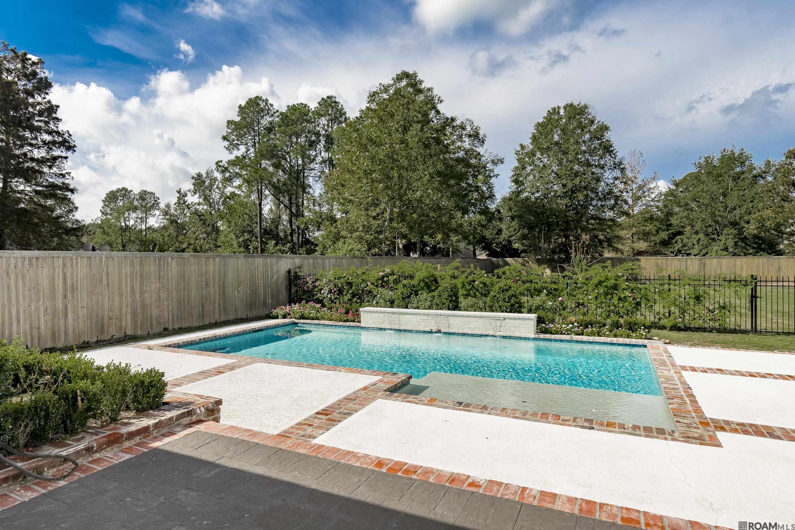 Baton Rouge, Louisiana 70820, United States, 4 Bedrooms Bedrooms, ,4 BathroomsBathrooms,Residential,Contingent,80803