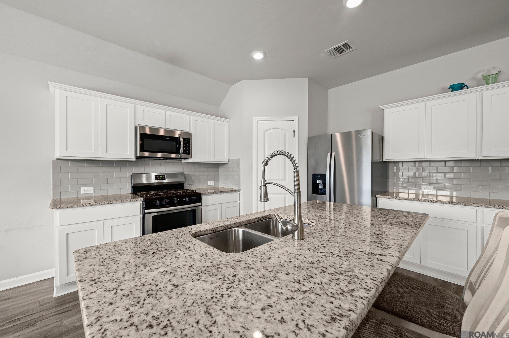 10584 Trailside Dr, Denham Springs, Louisiana image 2