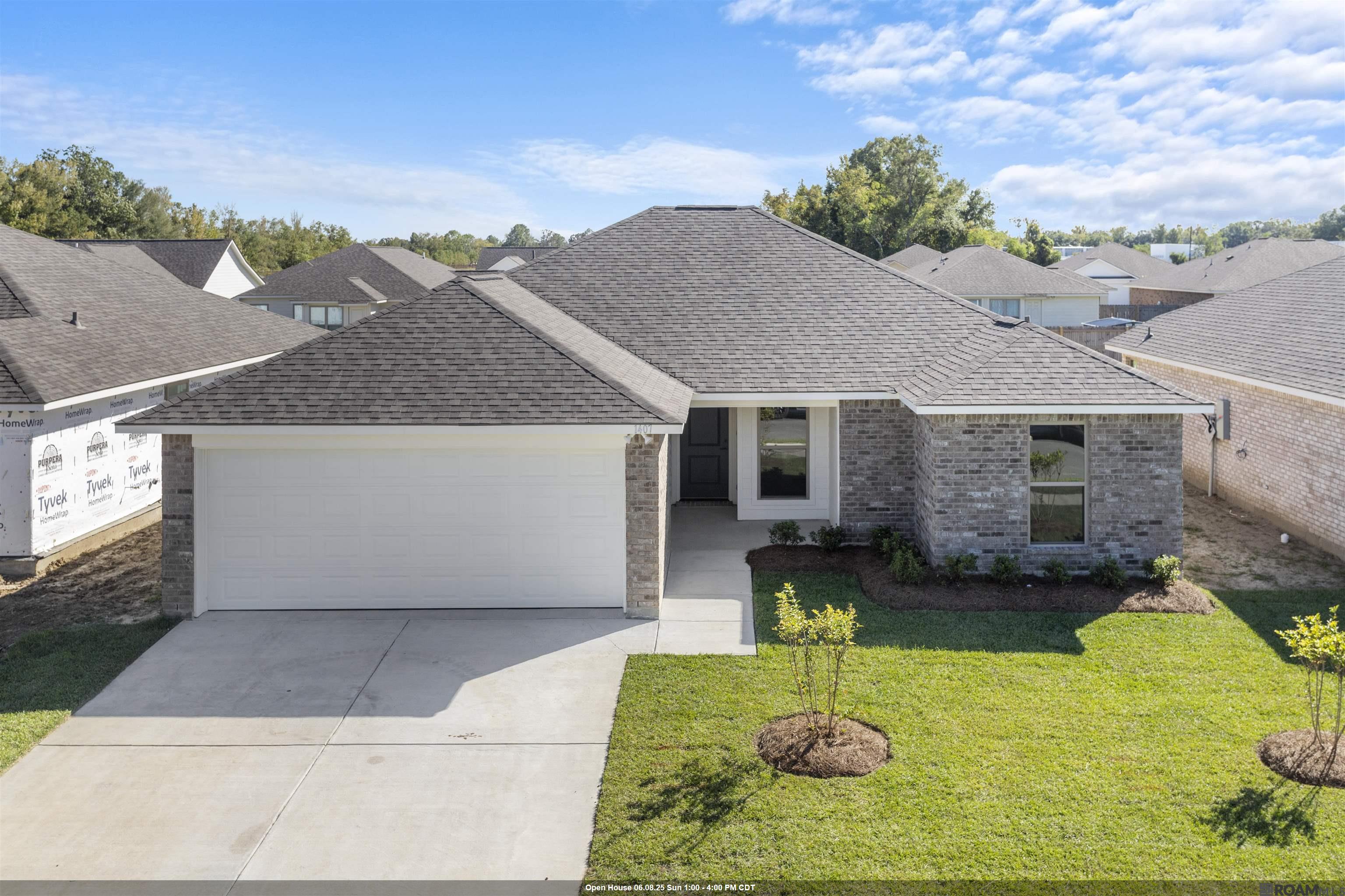 1323 West Amber Street, Gonzales, Louisiana image 1