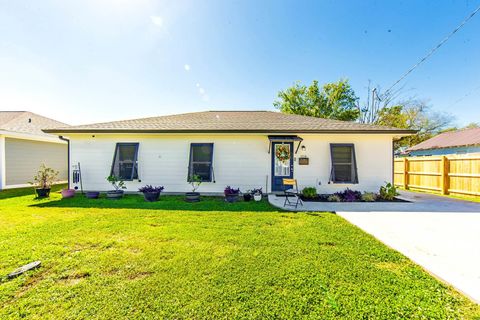 Homes For Sale - 218 Lafaye Avenue<br/> Thibodaux, LA 70301