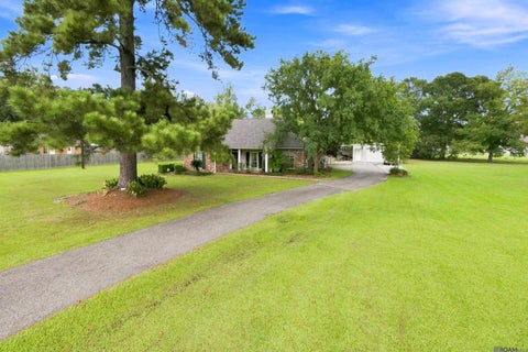 Homes For Sale - 30886 Walker North Rd<br/> Walker, LA 70785