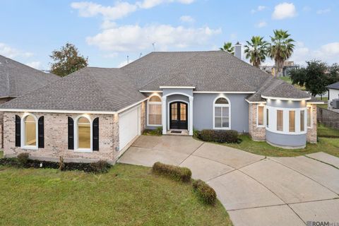 Homes For Sale - 1951 E Squirewood Dr<br/> Harvey, LA 70058