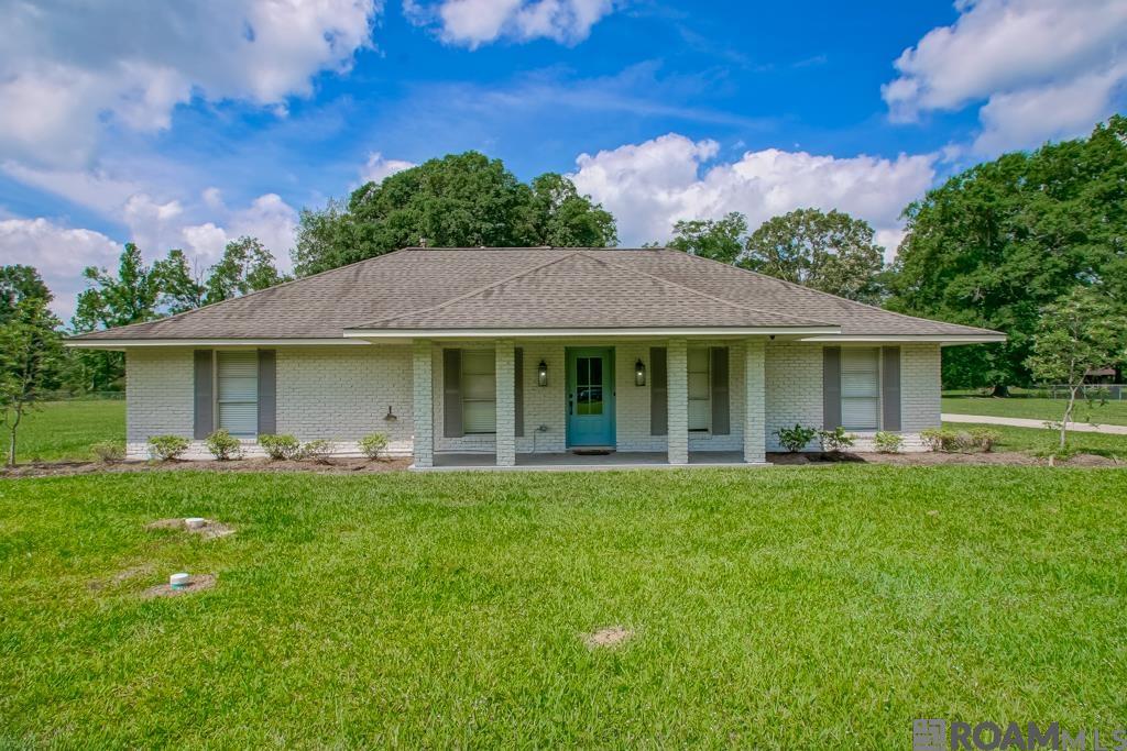 6915 Greenmeadow Dr, Greenwell Springs, Louisiana image 2