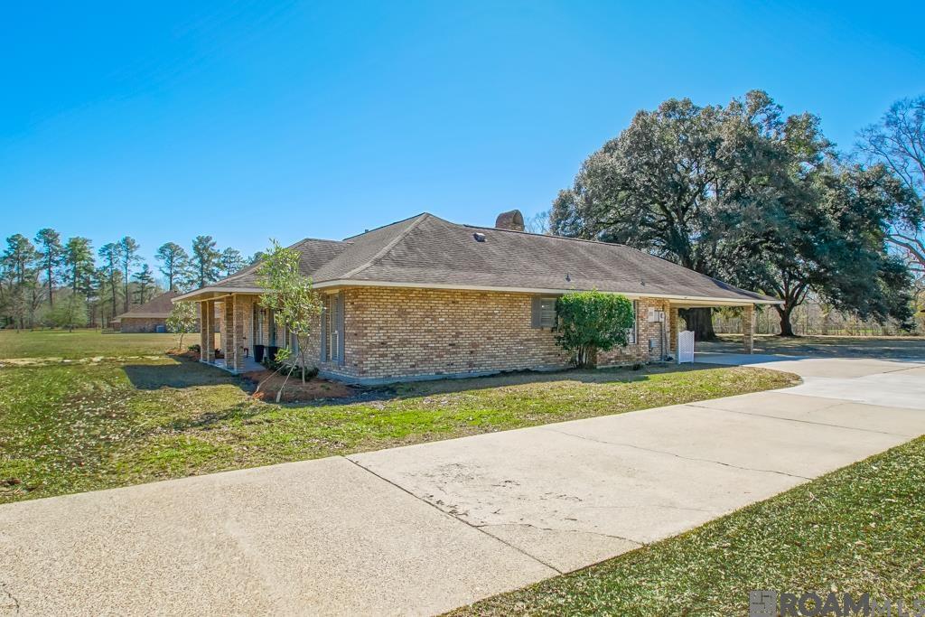6915 Greenmeadow Dr, Greenwell Springs, Louisiana image 3