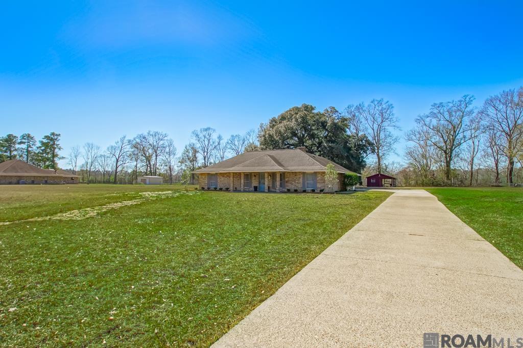 6915 Greenmeadow Dr, Greenwell Springs, Louisiana image 2