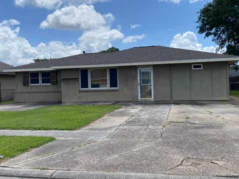 Homes For Sale - 407 Dauphine Ave<br/> Houma, LA 70363