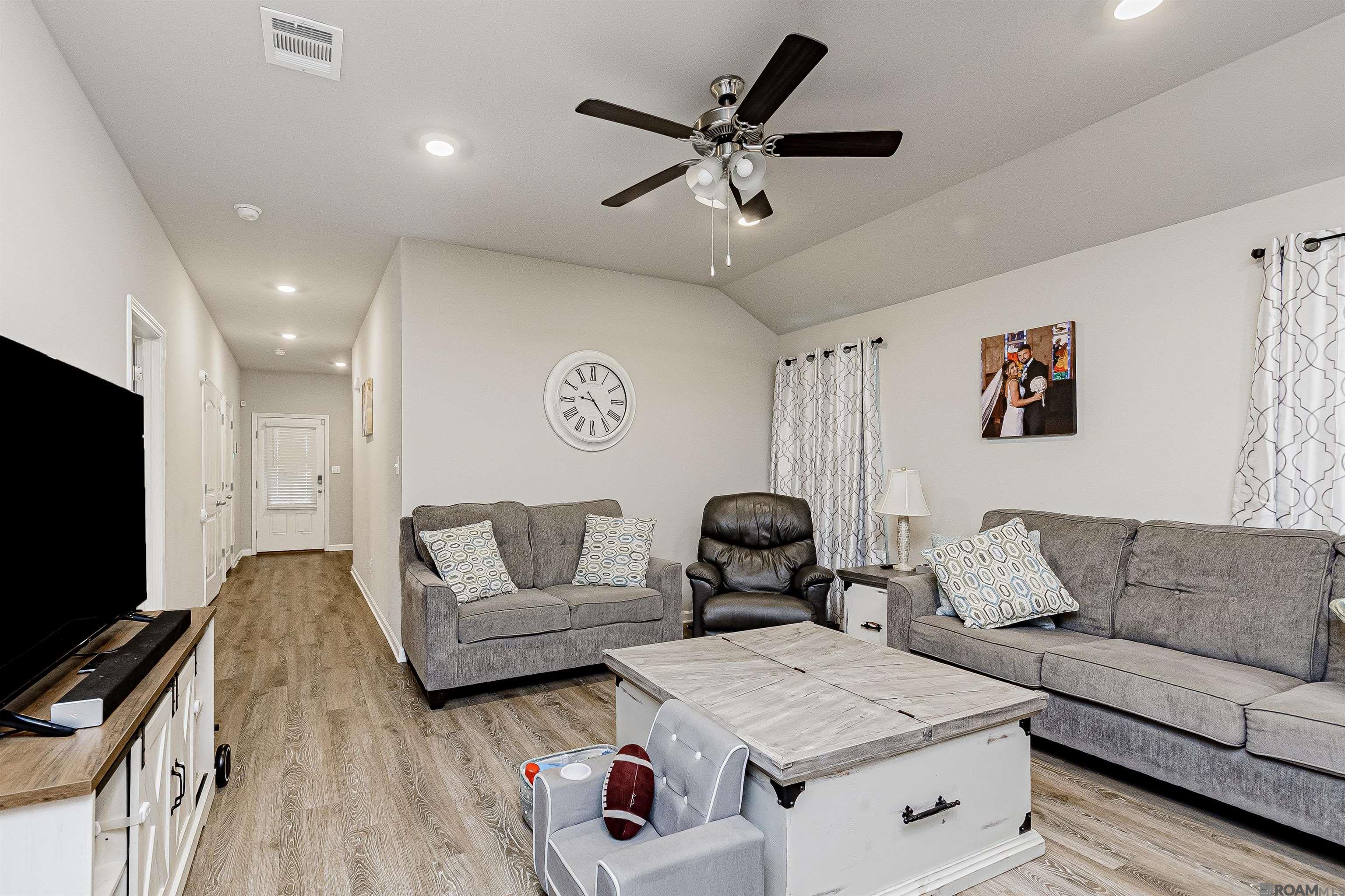 33353 Hyacinth St, Walker, Louisiana image 2