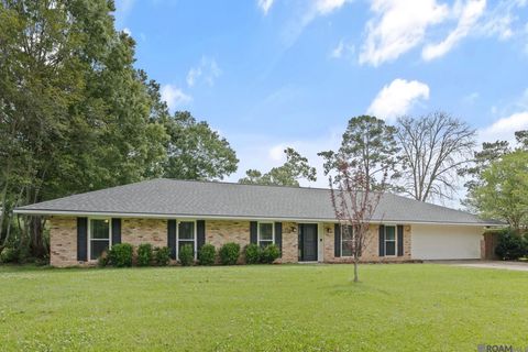 Homes For Sale - 5638 Cypress St<br/> Saint Francisville, LA 70775