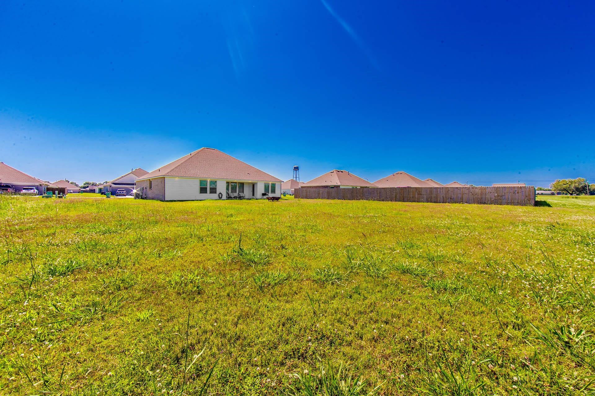 23074 Riverbank St, Vacherie, Louisiana image 2