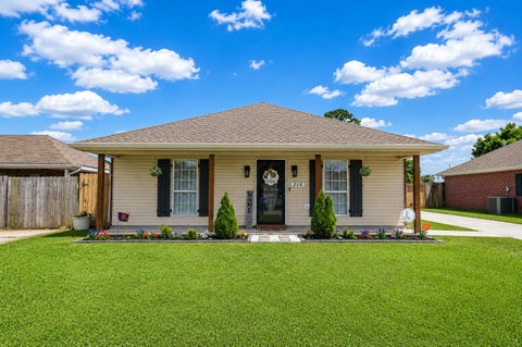 Homes For Sale - 218 T Leigh Drive<br/> Terrebonne County, Houma, LA 70364