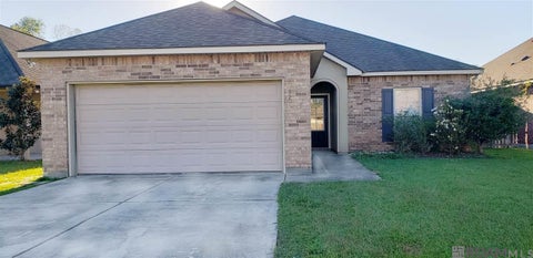 Homes For Rent - 6732 Silver Springs Dr<br/> Greenwell Springs, LA 70739