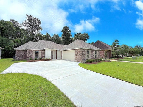 Homes For Sale - 12058 Spring House Dr<br/> Greenwell Springs, LA 70739