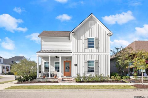 Homes For Sale - 4086 Memorial Square<br/> Zachary, LA 70791