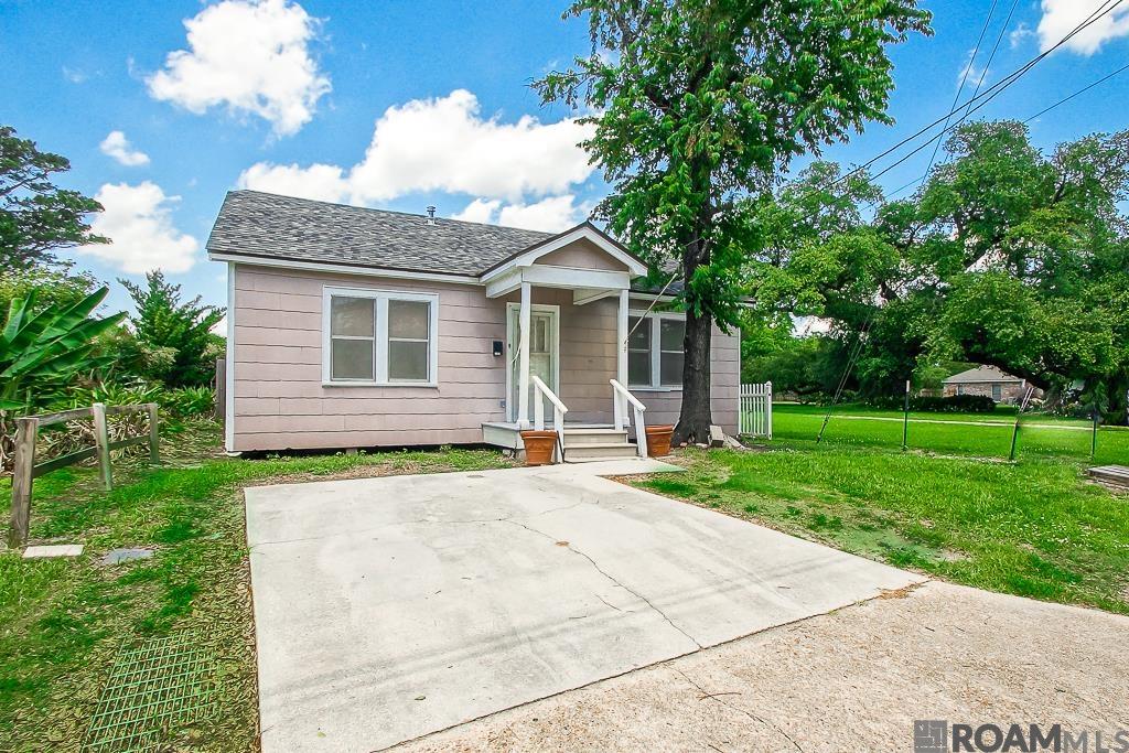 1103 E Main St, New Roads, Louisiana image 2