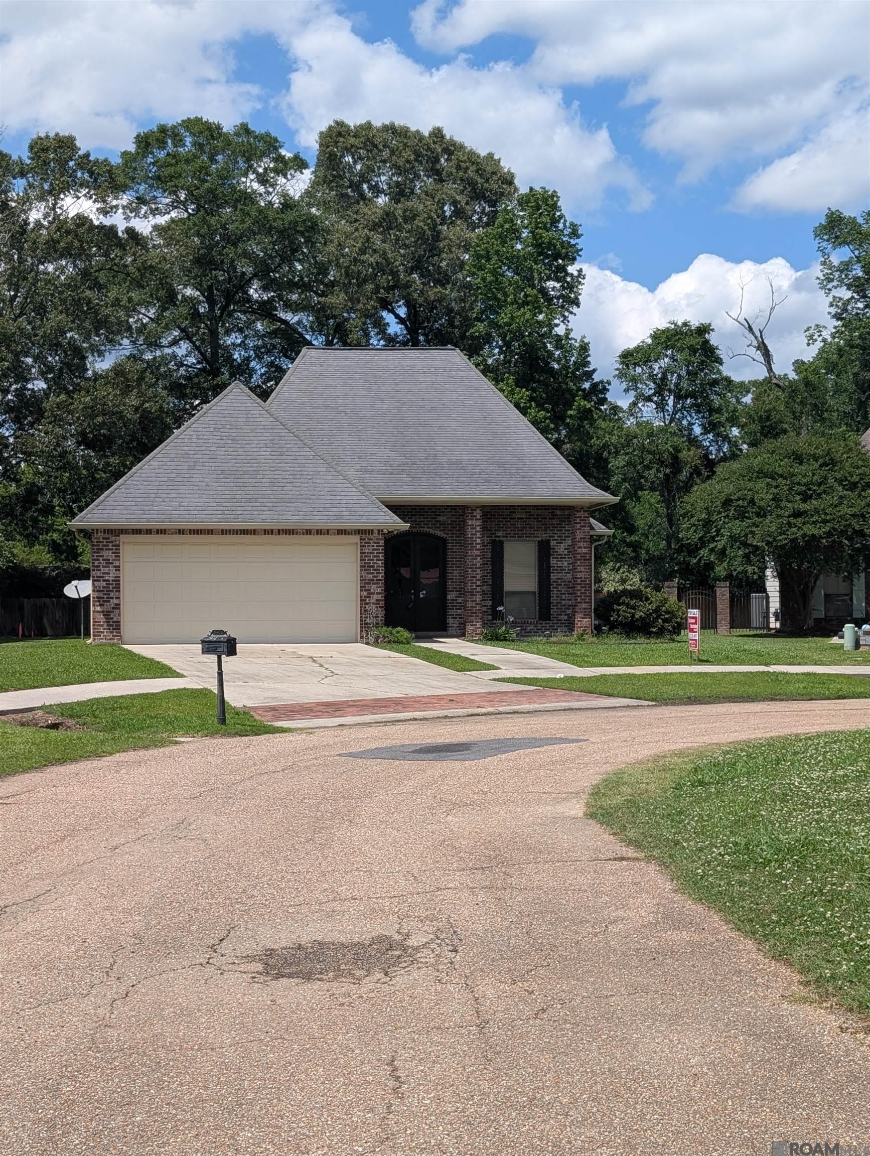 8473 Lemarie Ct, Denham Springs, Louisiana image 1