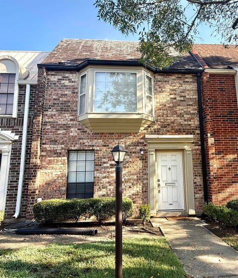 Townhouse For Sale - 10191 Jefferson Hwy<br/> Baton Rouge, LA 70809
