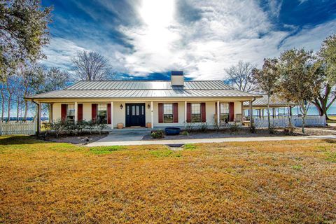 Homes For Sale - 250 Rue De Beauville<br/> Napoleonville, LA 70390