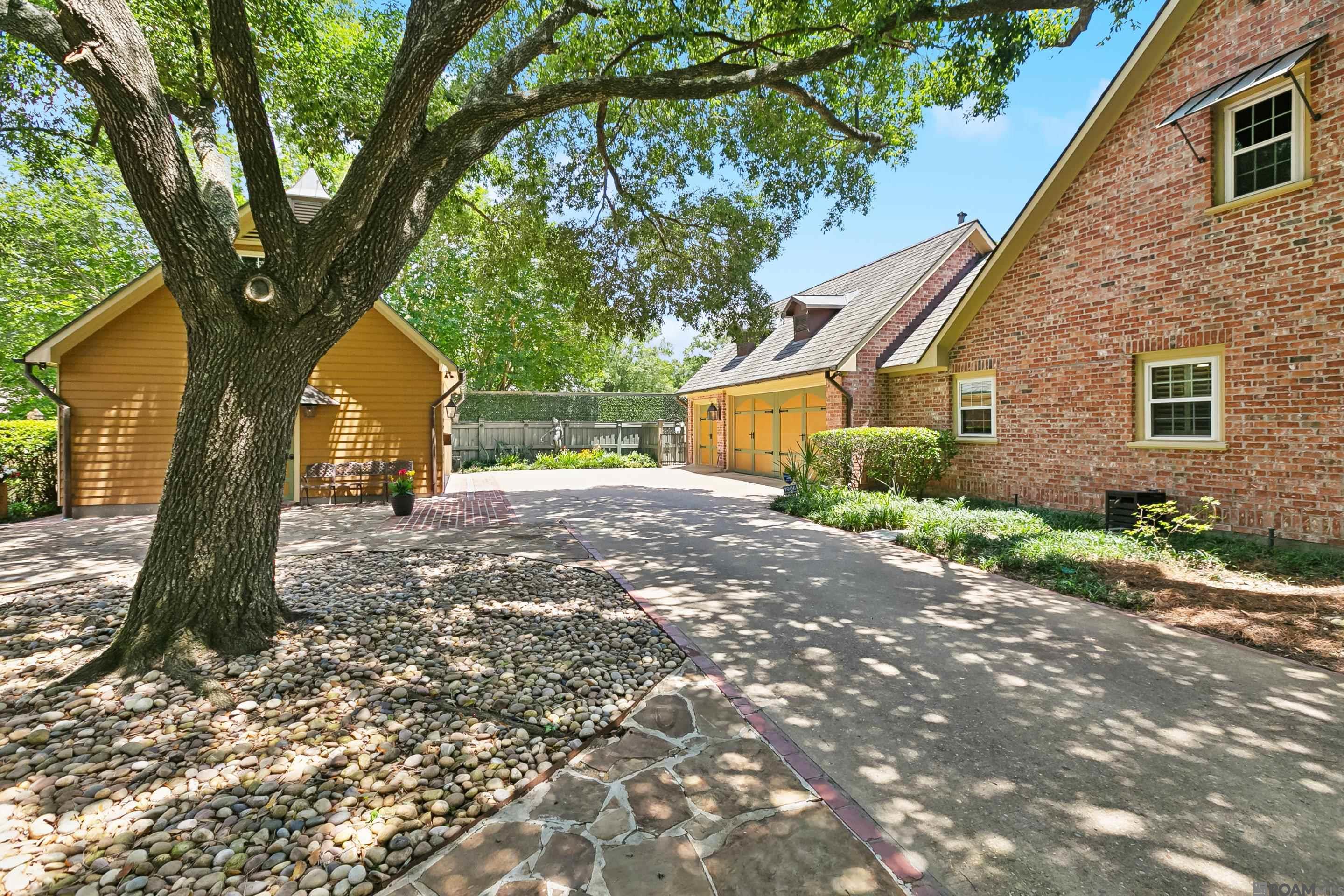 1906 Lansdown Drive, Port Allen, Louisiana image 2