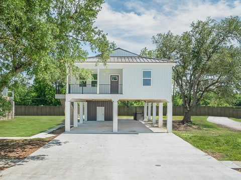 Homes For Sale - 600 Westview Drive<br/> Houma, LA 70364