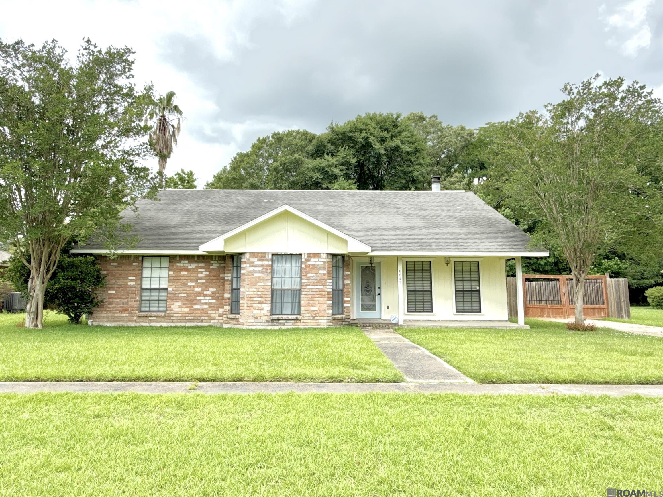 6647 Maple St, Zachary, Louisiana image 1