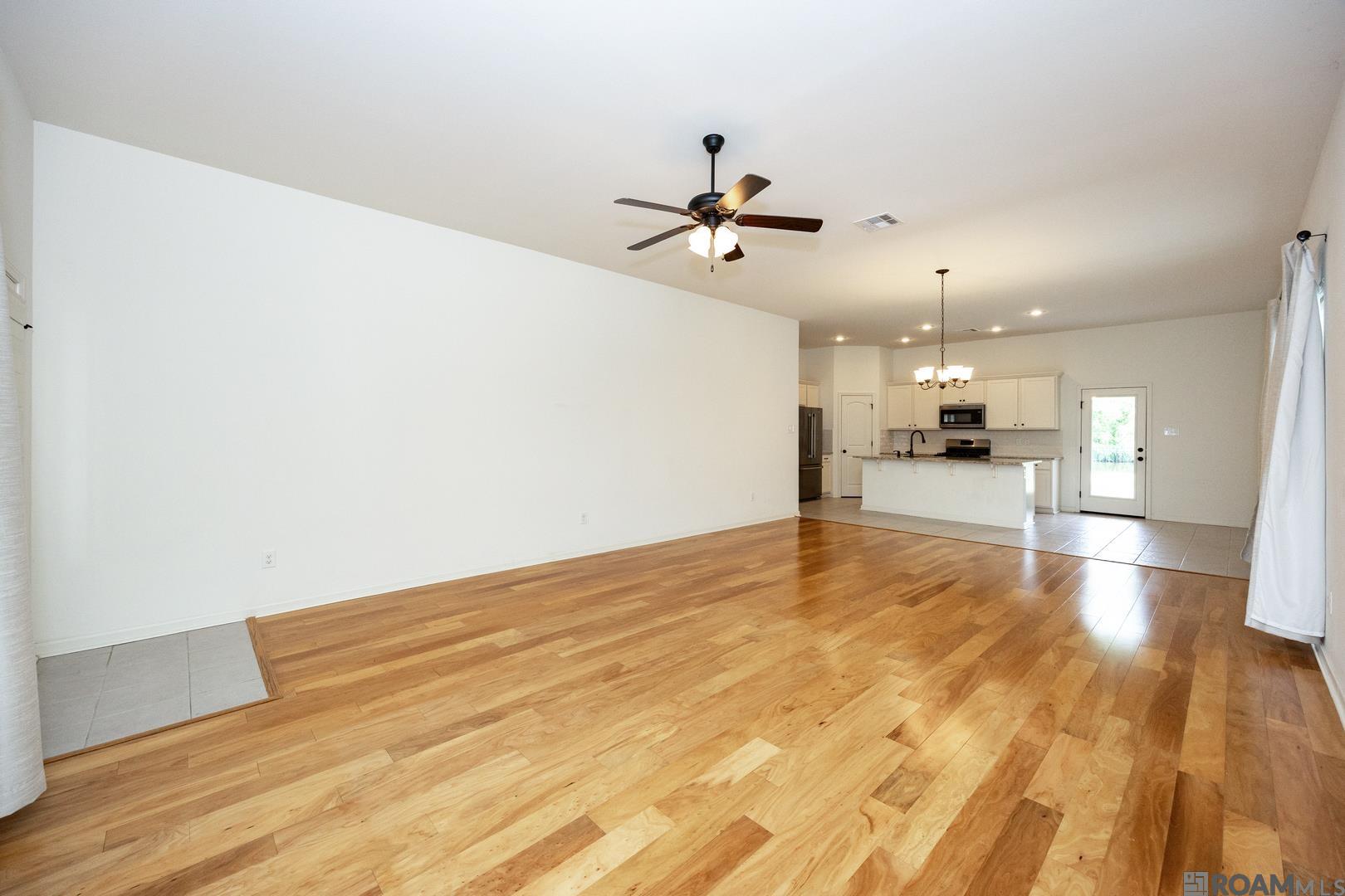 1072 Shadow Bluff Dr