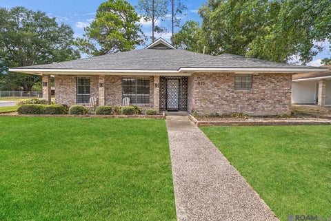 Homes For Sale - 1105 Roundhill Dr<br/> Baton Rouge, LA 70810