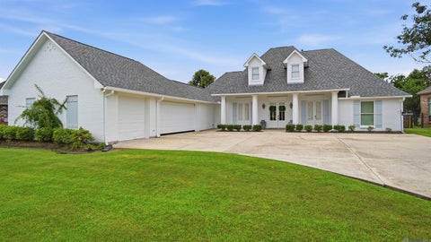 Homes For Sale - 17628 Lake Vista Dr<br/> Greenwell Springs, LA 70739