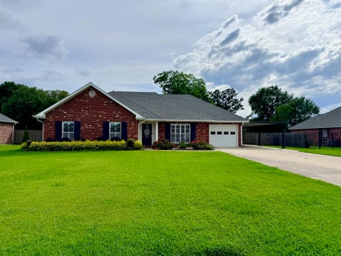 Homes For Sale - 159 Gabriel St<br/> Houma, LA 70364