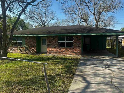 Homes For Sale - 410 Willow St<br/> Labadieville, LA 70372