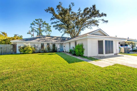 Homes For Sale - 105 El Paso Boulevard<br/> Houma, LA 70360