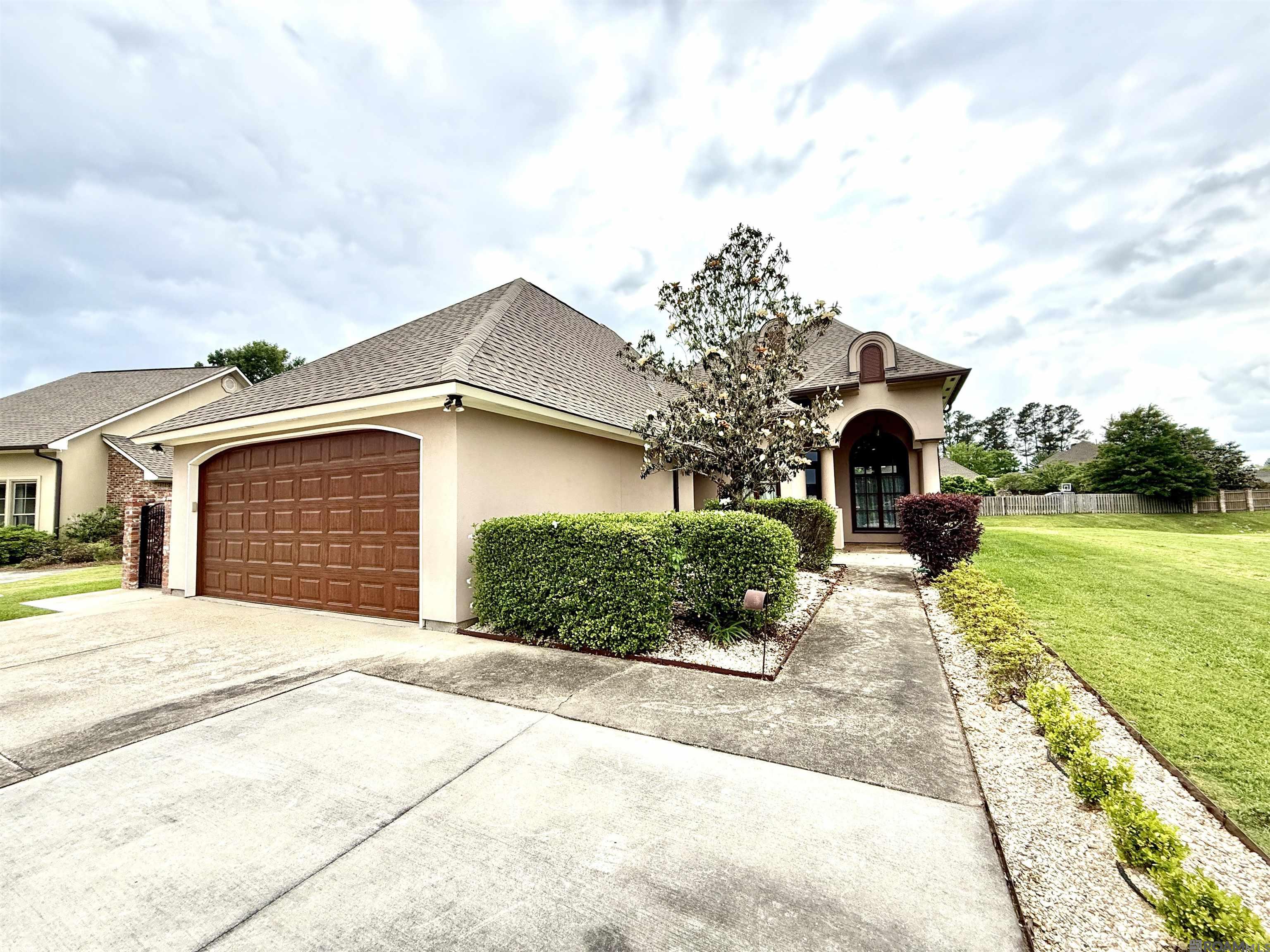9528 Sawgrass Dr, Denham Springs, Louisiana image 2