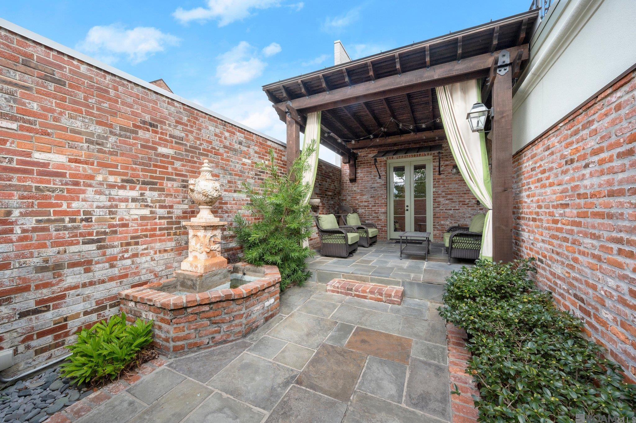 2518 Bocage Lake Dr, Baton Rouge, Louisiana image 1