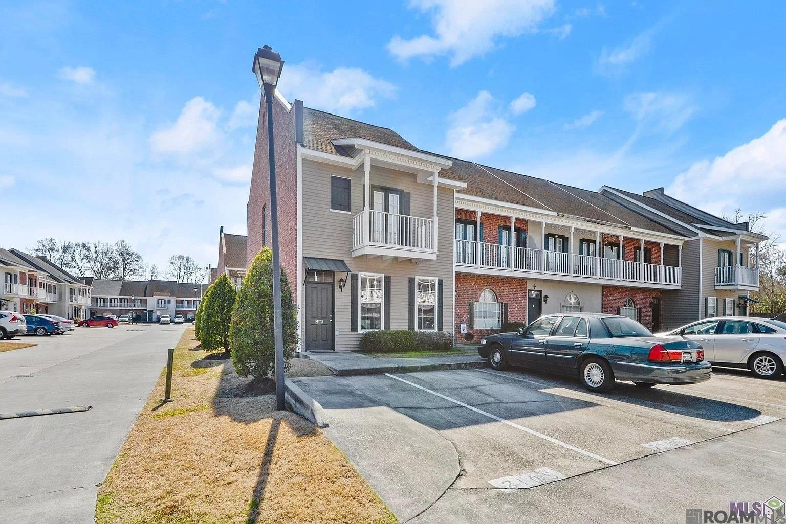 2105 Belle Pointe Alley, Baton Rouge, Louisiana image 2