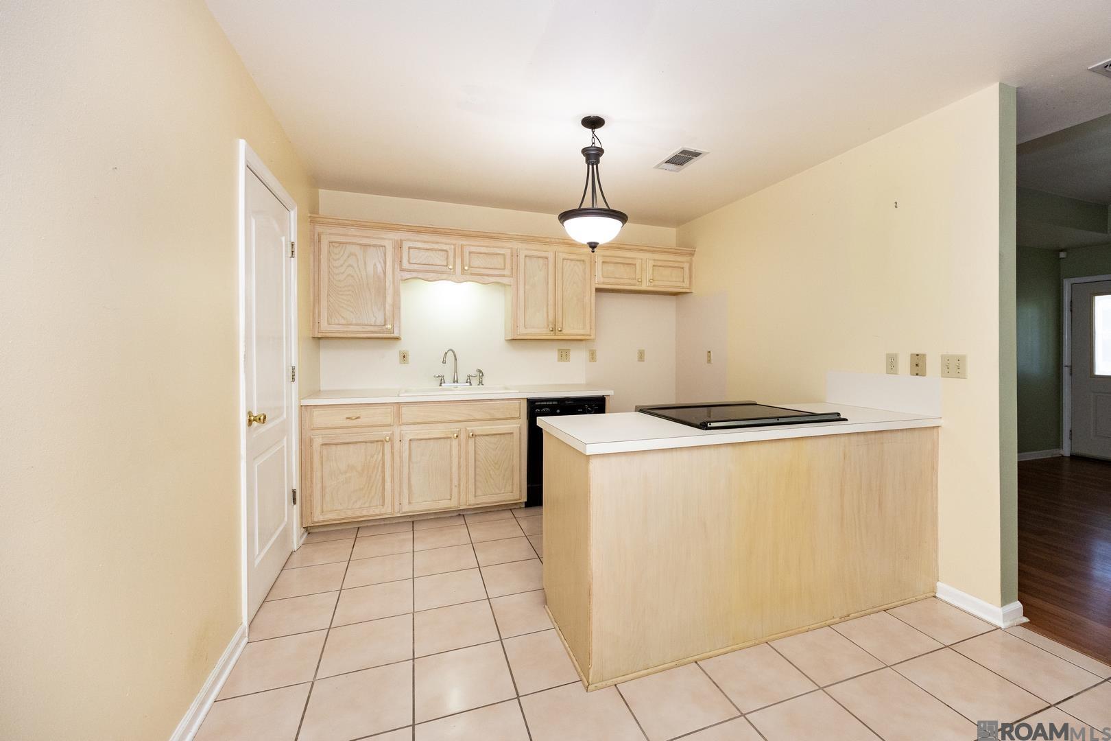2014 E Catalpa St, Gonzales, Louisiana image 5