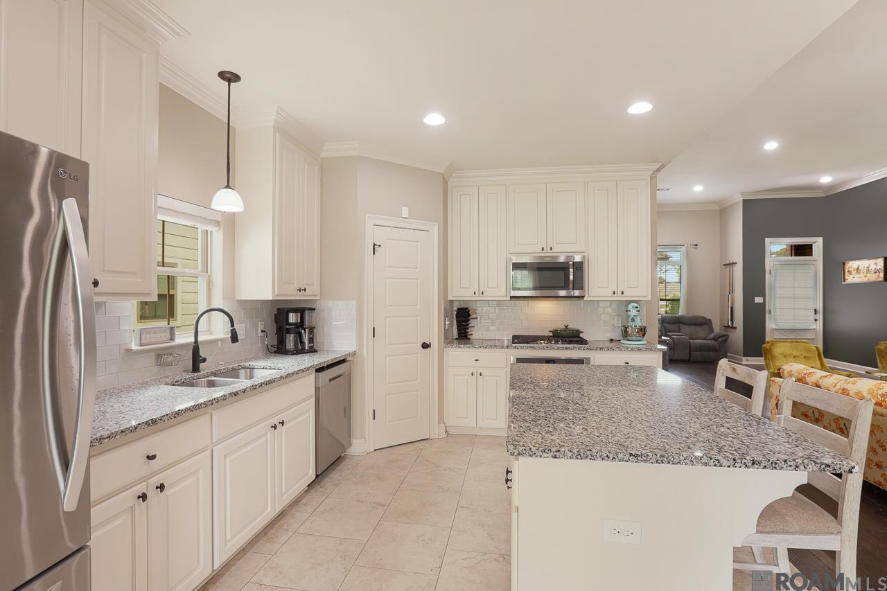 27970 Meadow Hill Ln, Denham Springs, Louisiana image 7
