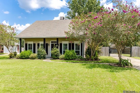Homes For Sale - 27546 Tall Oaks Dr<br/> Walker, LA 70785