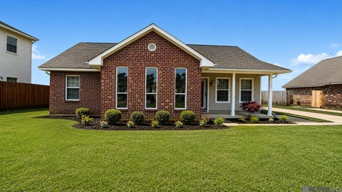 Homes For Sale - 3526 Redbud Drive<br/> East Baton Rouge County, Zachary, LA 70791