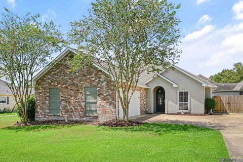 Homes For Sale - 17851 Lake Azalea Dr<br/> Baton Rouge, LA 70817