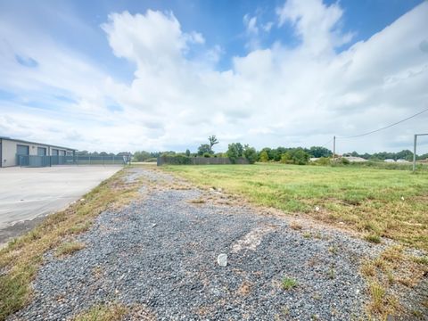 Vacant Land For Sale - 14290 Hwy 44<br/> Gonzales, LA 70737