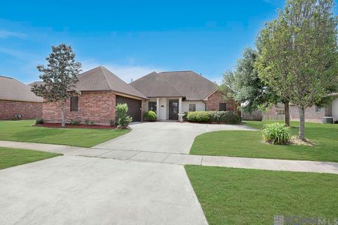 Homes For Sale - 2970 Majestic Oaks Ave<br/> Zachary, LA 70791