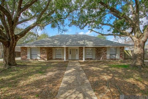 Homes For Sale - 3910 Pine Park Dr<br/> Baton Rouge, LA 70809