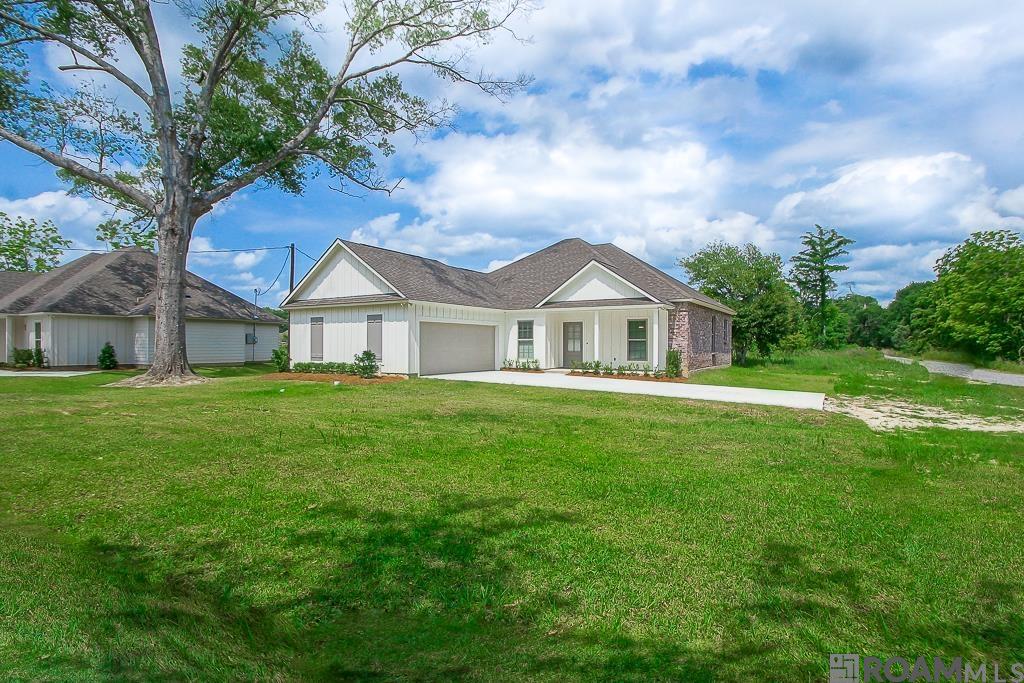 33690 Clinton Allen Rd, Denham Springs, Louisiana image 1
