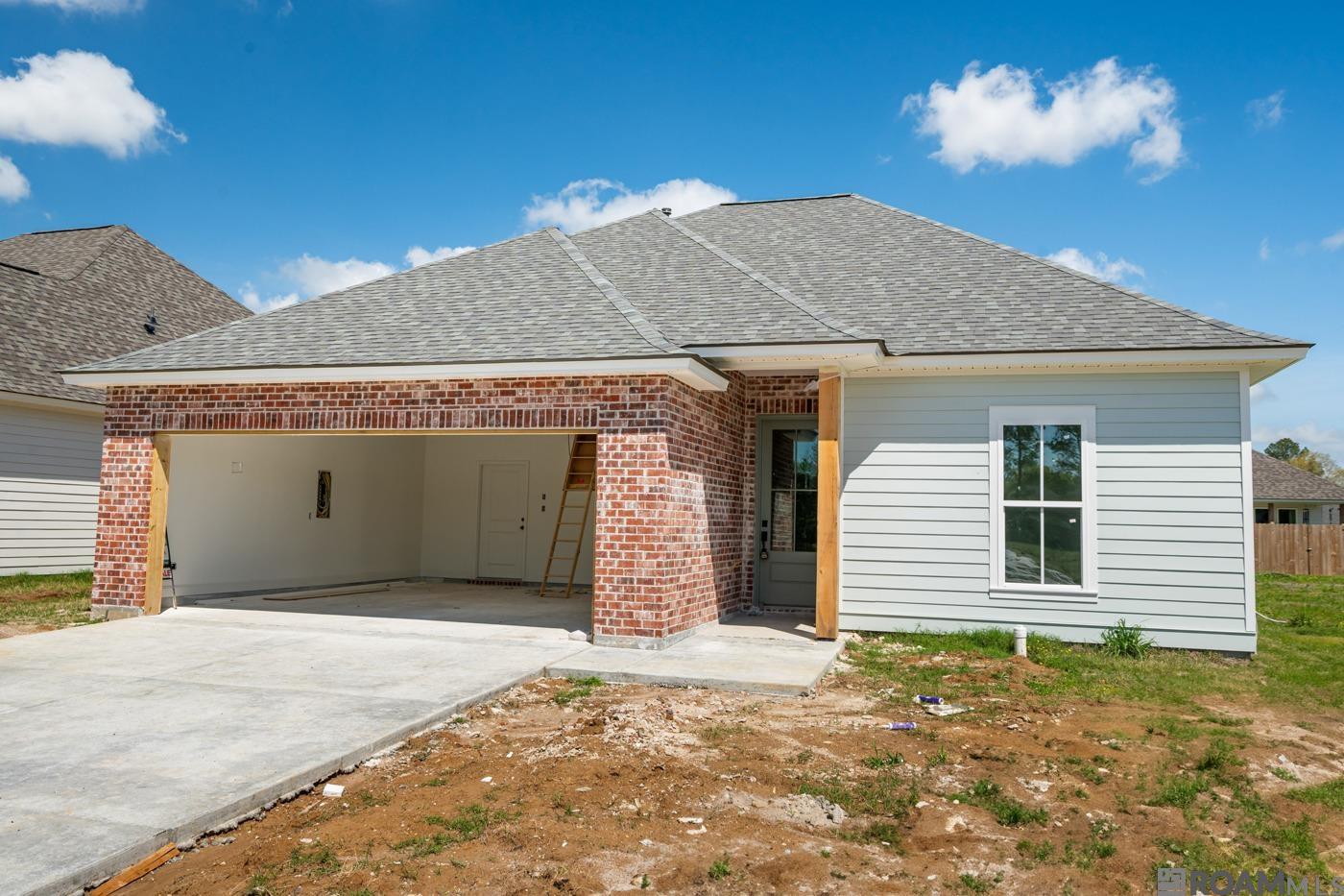 10449 Highpoint Dr, Denham Springs, Louisiana image 1