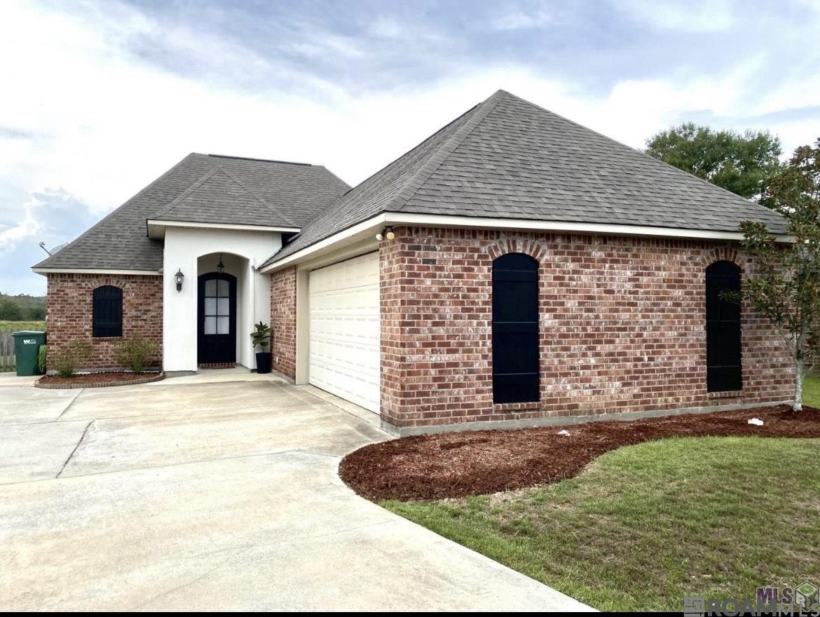 31067 Autumn Lake Dr, Walker, Louisiana image 2